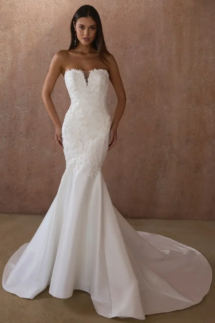 A Bride's Guide to Wedding Dress Necklines. Desktop Image