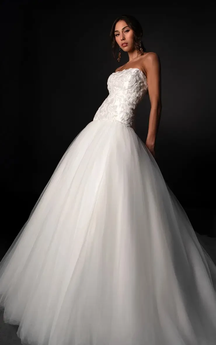 Tulle Wedding Dresses: The Fabric That Makes You Feel Like You're Floating. Desktop Image