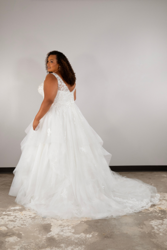 Essense of Australia Style #D3892 #8 (IVBC-PL) IVORY LACE & TULLE OVER BISCOTTI GWN W PORCELAIN TULLE PLUNGE thumbnail