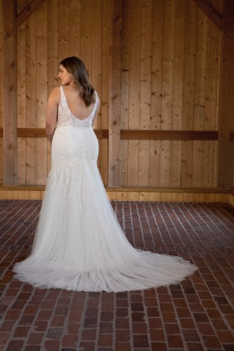 Essense of Australia Plus Style #D3335 #1 default (IVIV-PL) Ivory Lace and Tulle ov Ivory Gown w Porcelain Tulle Plunge thumbnail