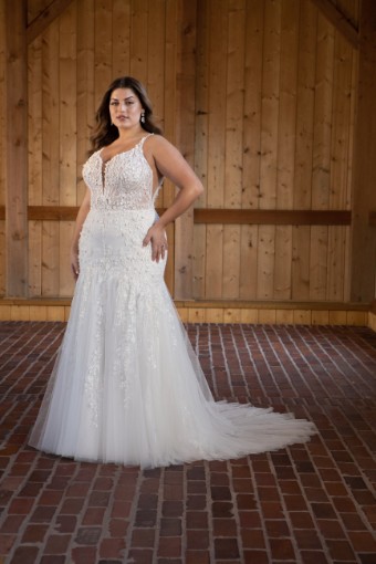 Essense of Australia Plus Style #D3335 #0 default (IVIV-PL) Ivory Lace and Tulle ov Ivory Gown w Porcelain Tulle Plunge thumbnail